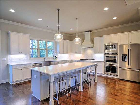 4th image of 2516 Skyland Dr