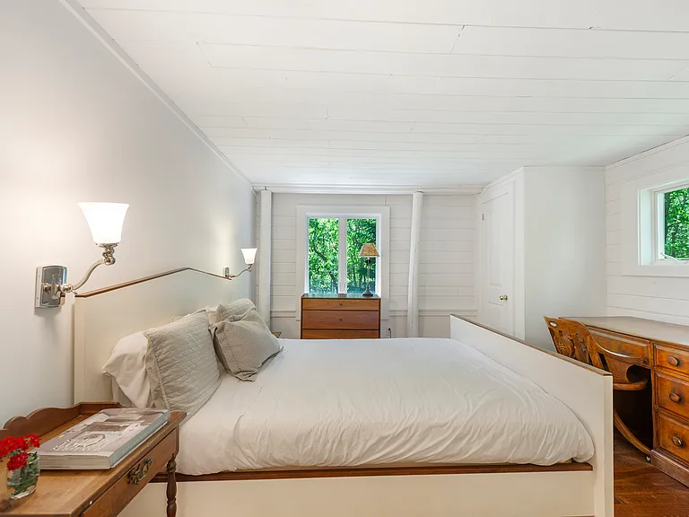 809 Edge Of Woods Rd — Photo 15