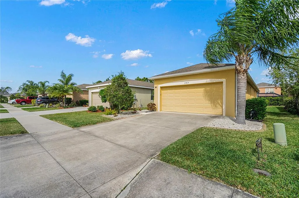 3 bed, 2.0 bath, 1423 sqft, $3,000 — Photo 4