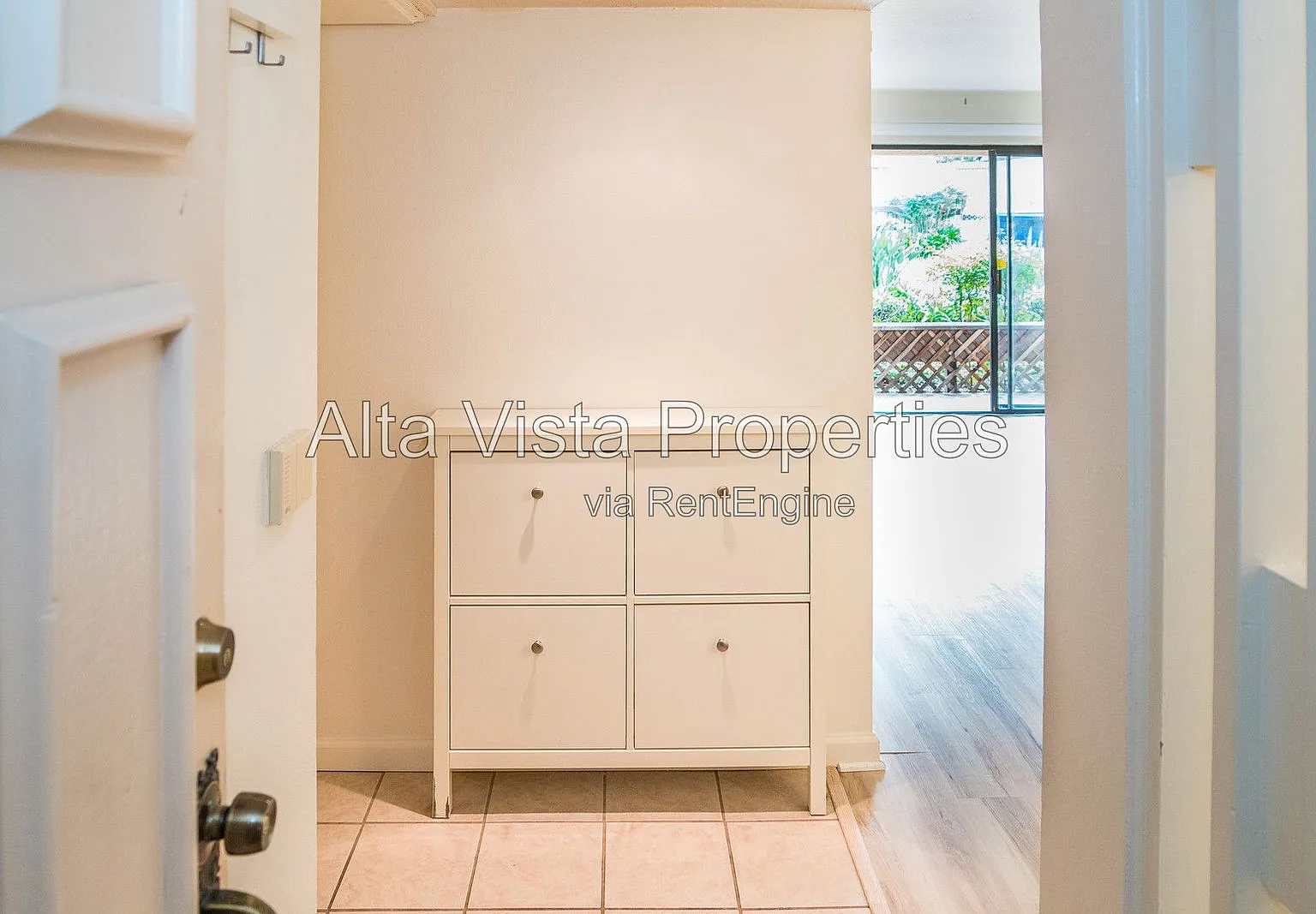 2 bed, 2.0 bath, 1047 sqft, $3,095 — Photo 2
