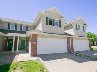 8909 Sicily Ln, Lincoln, NE 68526