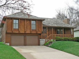 8628 Greenway Ln, Lenexa, KS 66215