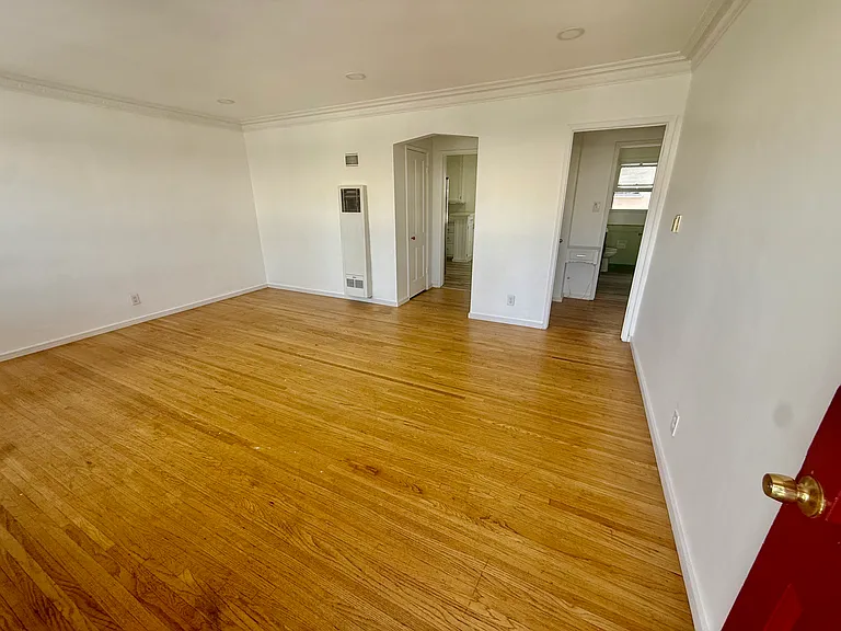 1152 Menlo Ave #1/2 — Photo 6