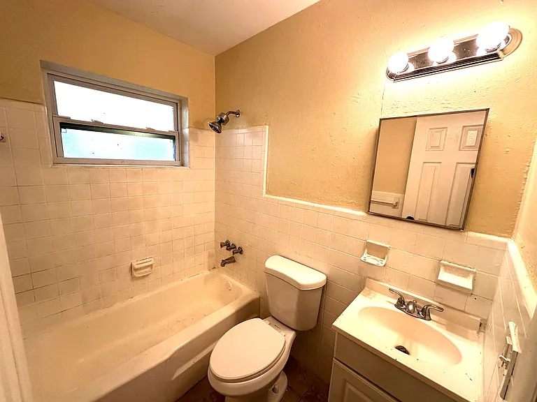 148 NW 40th St #1 — Photo 11