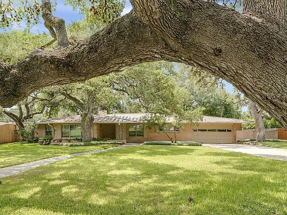 3rd image of 506 Country Ln