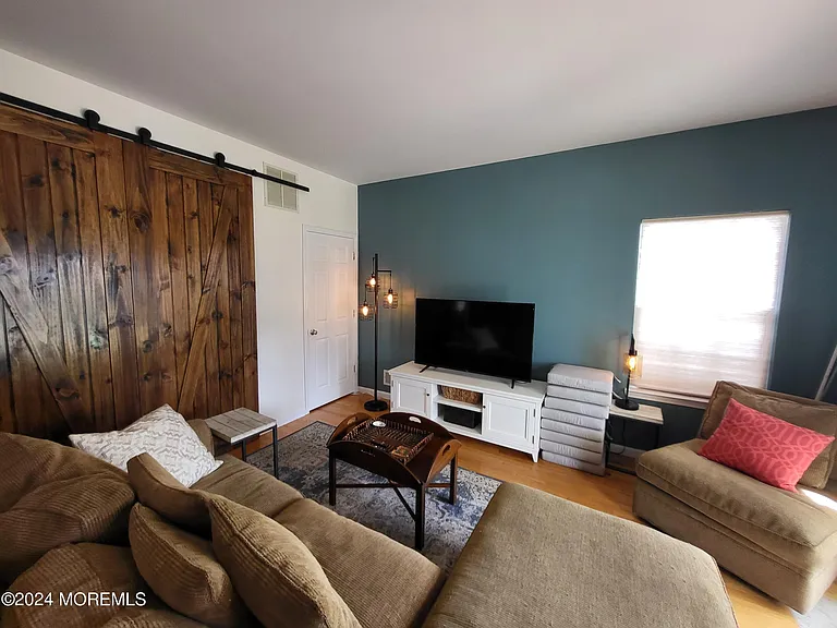 126 Elmwood Ave — Photo 9