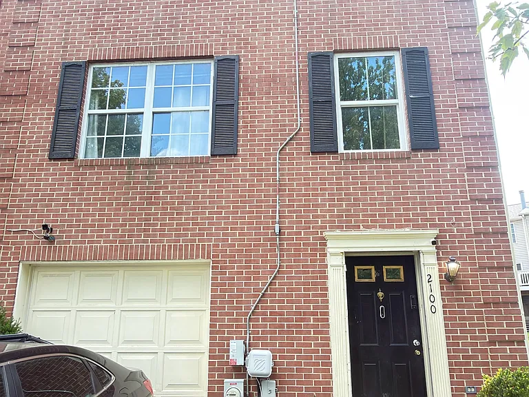 2100 Colonel Way — Photo 2