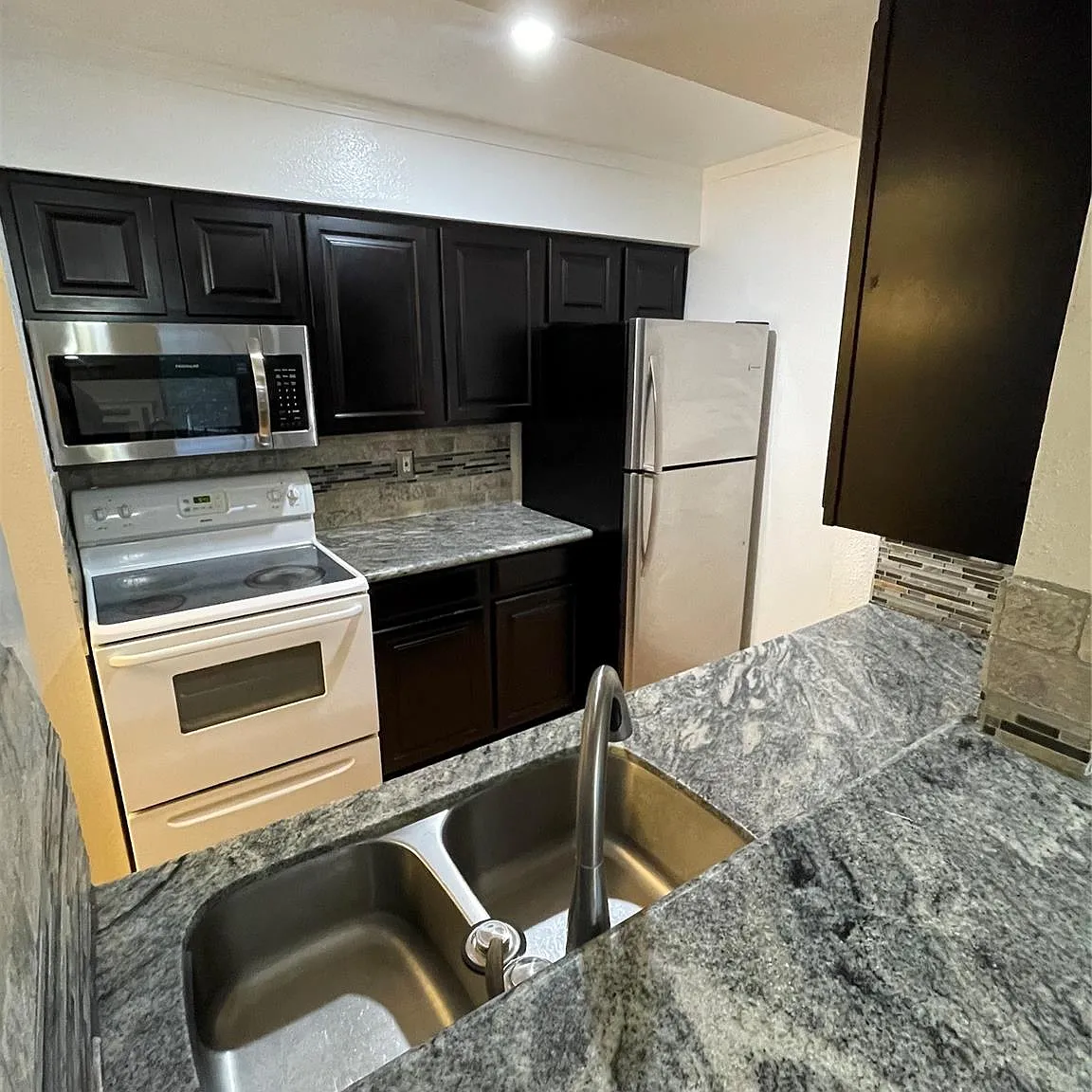 2 bed, 2.0 bath, 864 sqft, $1,400 — Photo 1