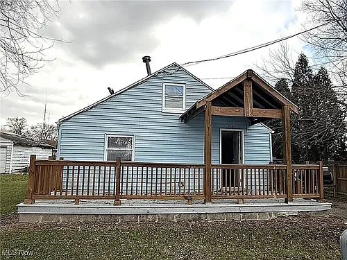906 Daniels Ave Photo 1