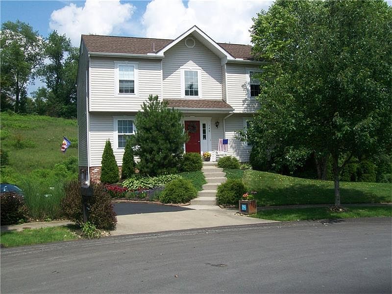 2nd image of 140 Windsor Ct