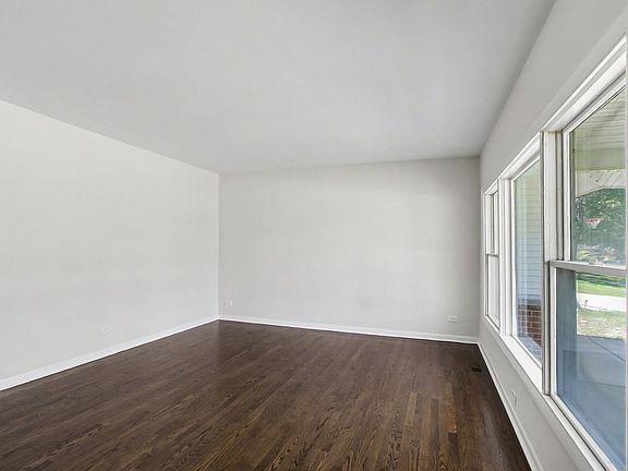 5th image of 701 Love St