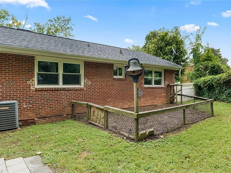 1200 Lamont Dr — Photo 24
