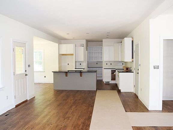 5th image of 8032 Rose Hill Dr