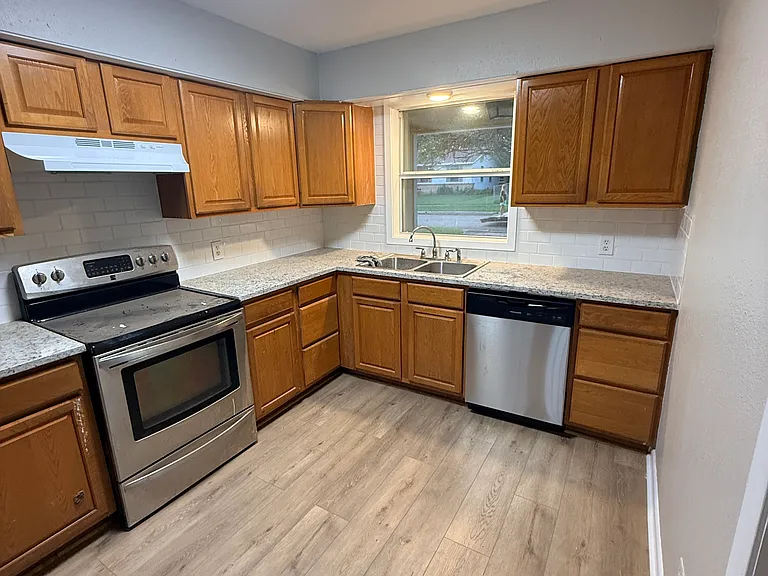 1405 Tremont St — Photo 3