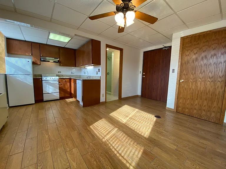 620 W Belmont — Photo 23