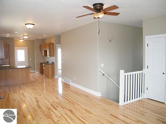 3rd image of 818 Cobalt St #15