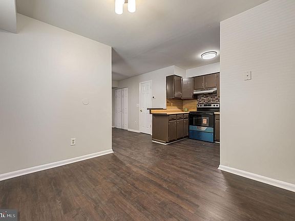 5th image of 33 Spruance Rd