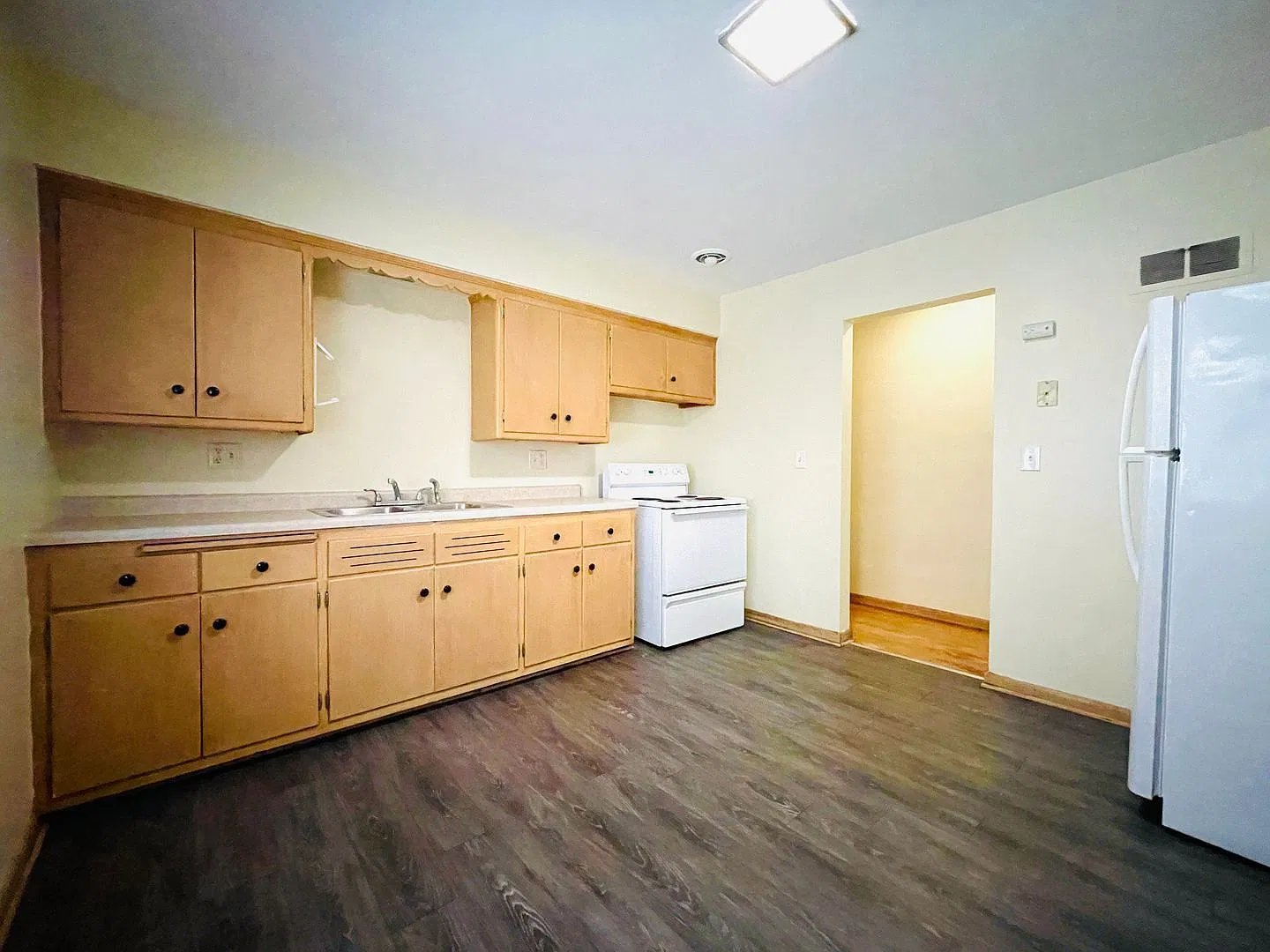 3 bed, 1.0 bath, 1158 sqft, $1,498 — Photo 3