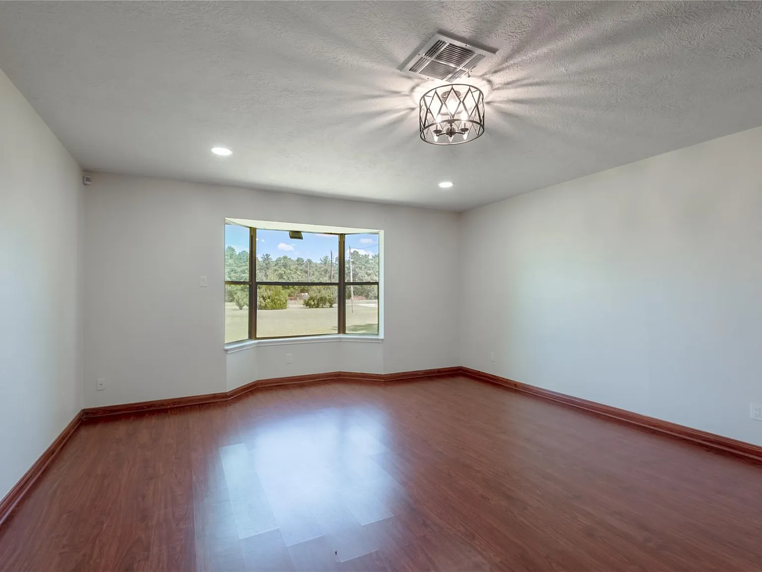 3 bed, 2.0 bath, 1488 sqft, $1,800 — Photo 4
