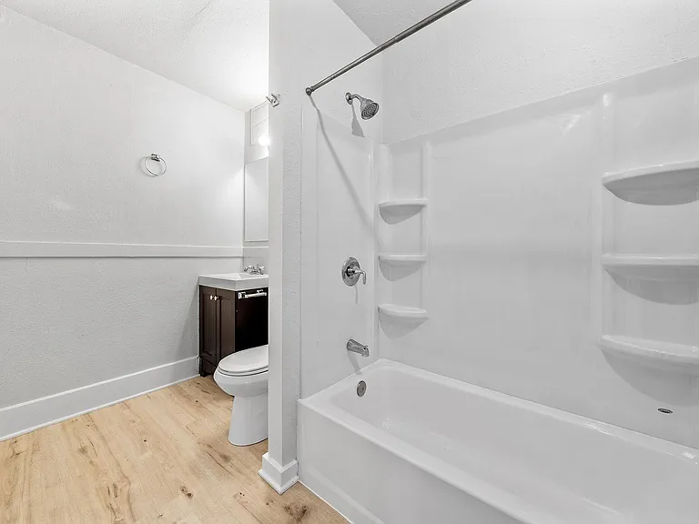 Milano Apartments — Photo 12