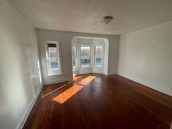 4th image of 831 Linden Ave #2