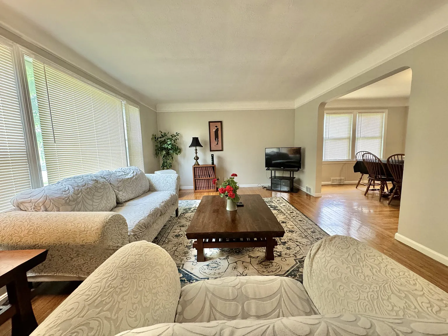 2 bed, 1200 sqft, $1,500 — Photo 2