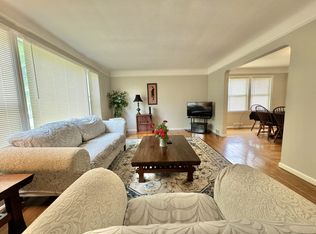 13710 Cedar Rd, University Heights, OH 44118