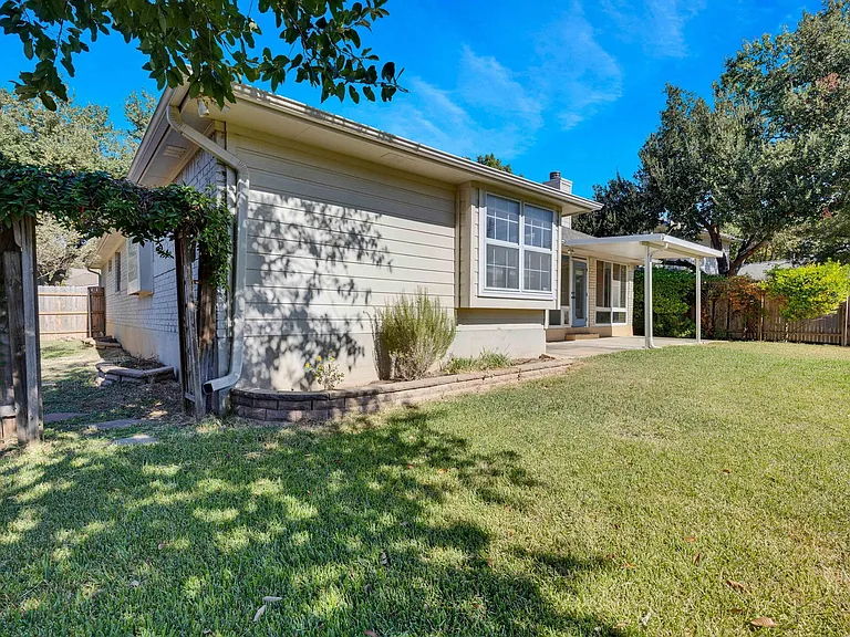 2901 Warwick Way — Photo 34