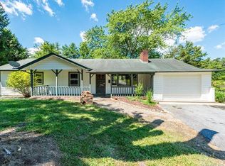 141 Twin Springs Rd, Hendersonville, NC 28792