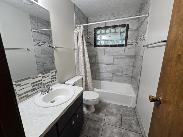 1221 S 23rd St #1, Lincoln, NE 68502