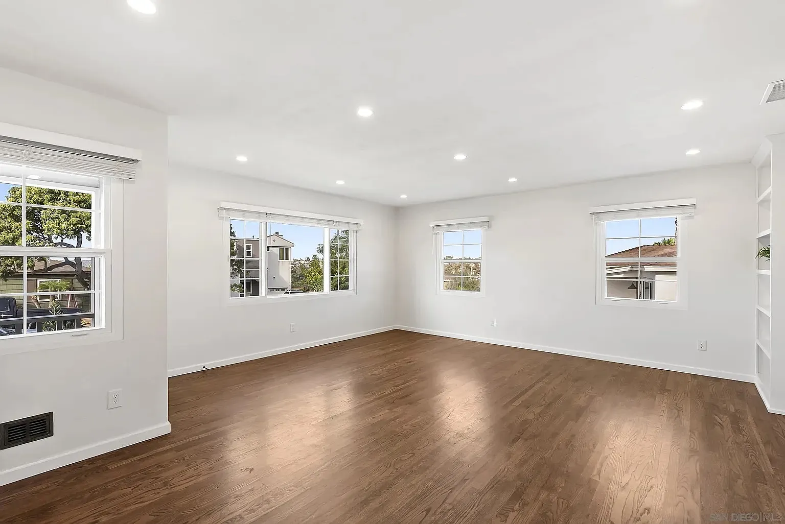 4325 Long Branch Ave — Photo 4