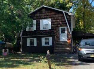 53 Old Coach Rd, Vernon, NJ 07462