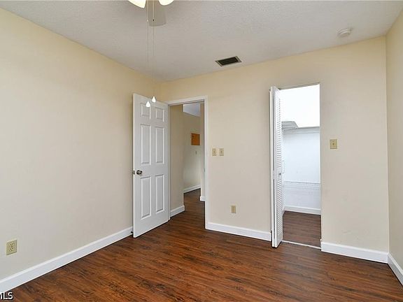 5th image of 13 Hamlin Ct