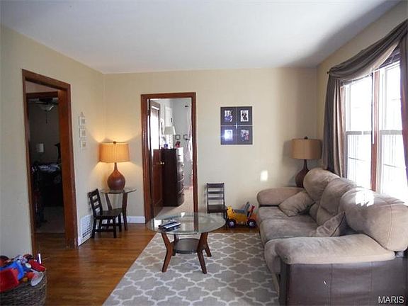 3rd image of 14 N Duchesne Dr