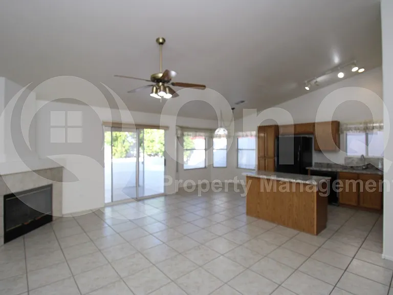 4522 E Muriel Dr — Photo 4