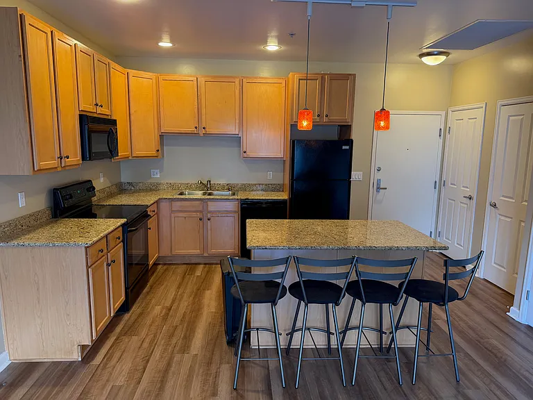 1950 N Logan St #309 — Photo 2