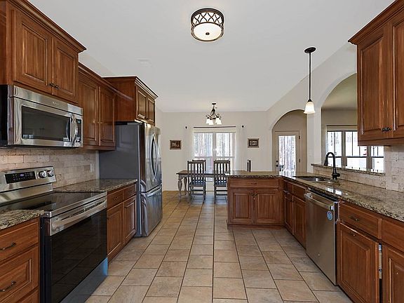 3rd image of 2074 Calhoun Rd