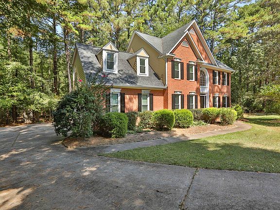 3rd image of 805 Natchez Ct