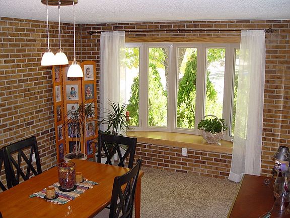 FORMAL DINING ROOM WITH BAY WINDOW