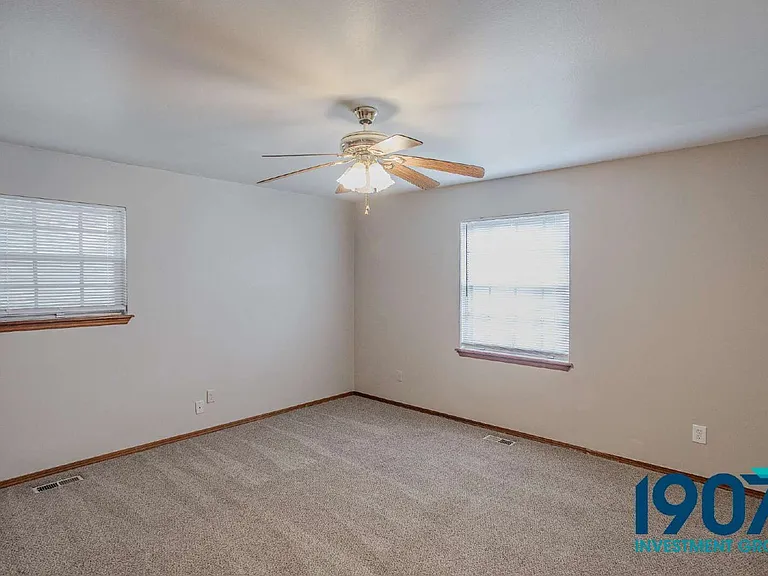 1101 SW 72nd St — Photo 12