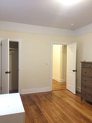 Rented by Metroline Realty | media 33