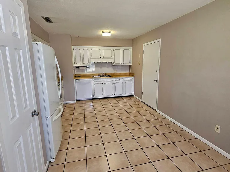 221 Viola Ave — Photo 11
