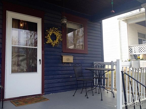 2nd image of 2207 Douglas St