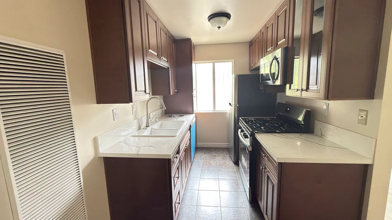 1 bed, 600 sqft, $1,774 — Photo 2