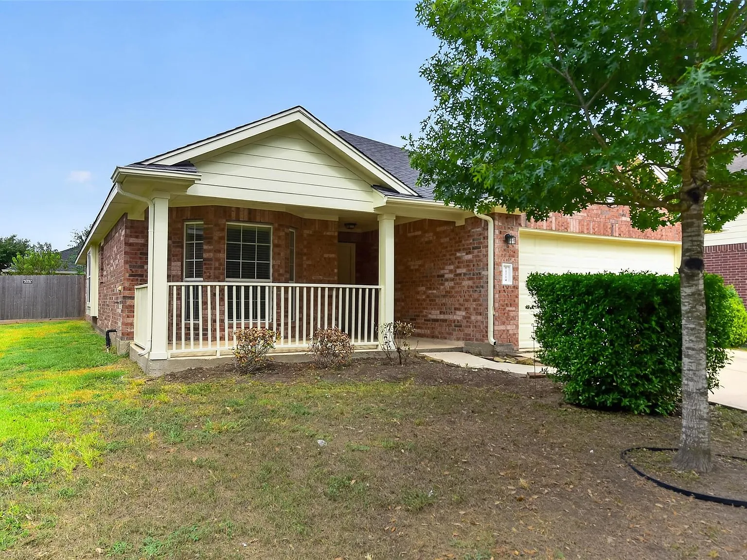 3 bed, 2.0 bath, 1740 sqft, $2,275 — Photo 3