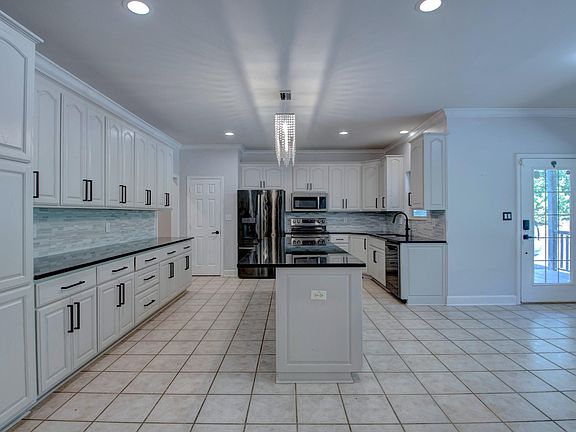 5th image of 21 Golden Eagle Dr