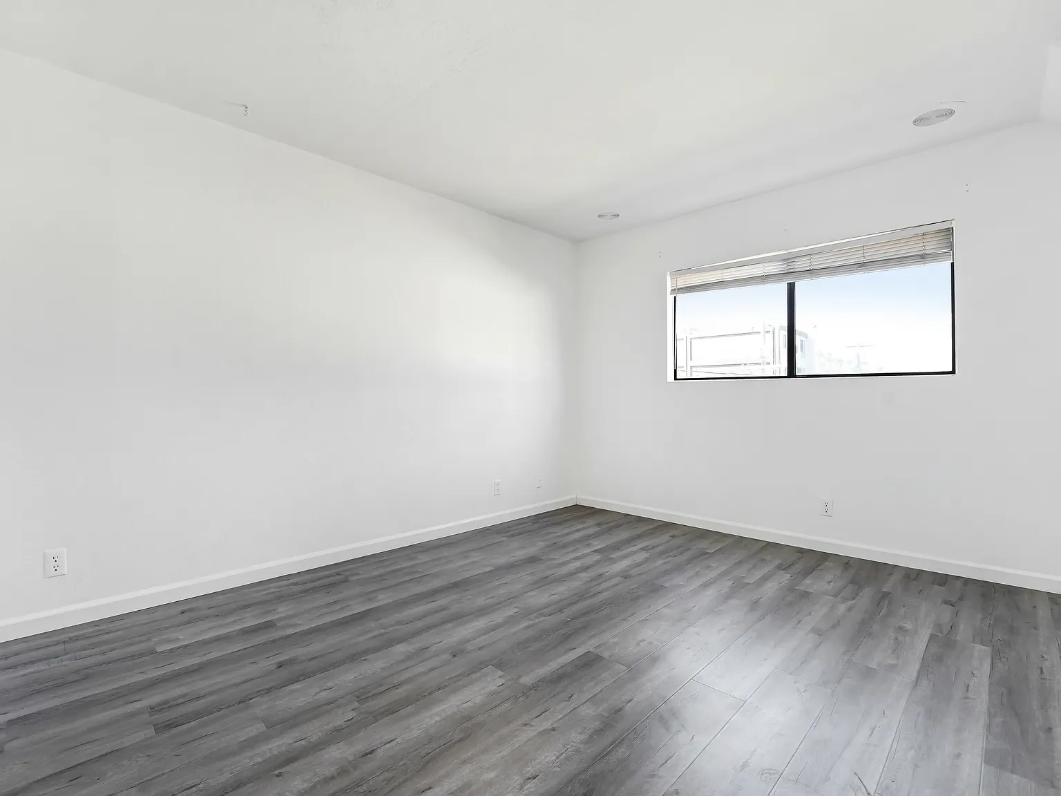 2 bed, 1070 sqft, $3,300 — Photo 4