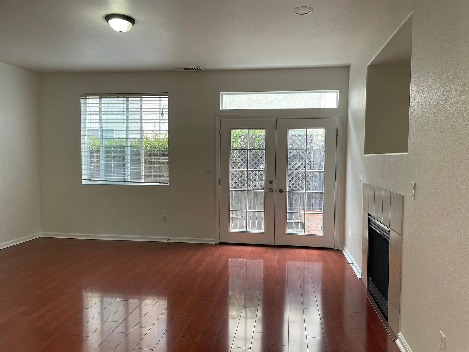 4 bed, 2.5 bath, 2070 sqft, $2,700 — Photo 4