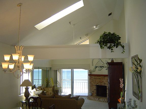 Vaulted ceilings, skylights and a fireplace!