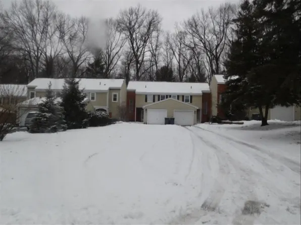 22 Haystack Rd E, Clifton Park, NY 12065